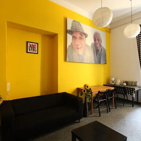 Yellow Hostel Krasków